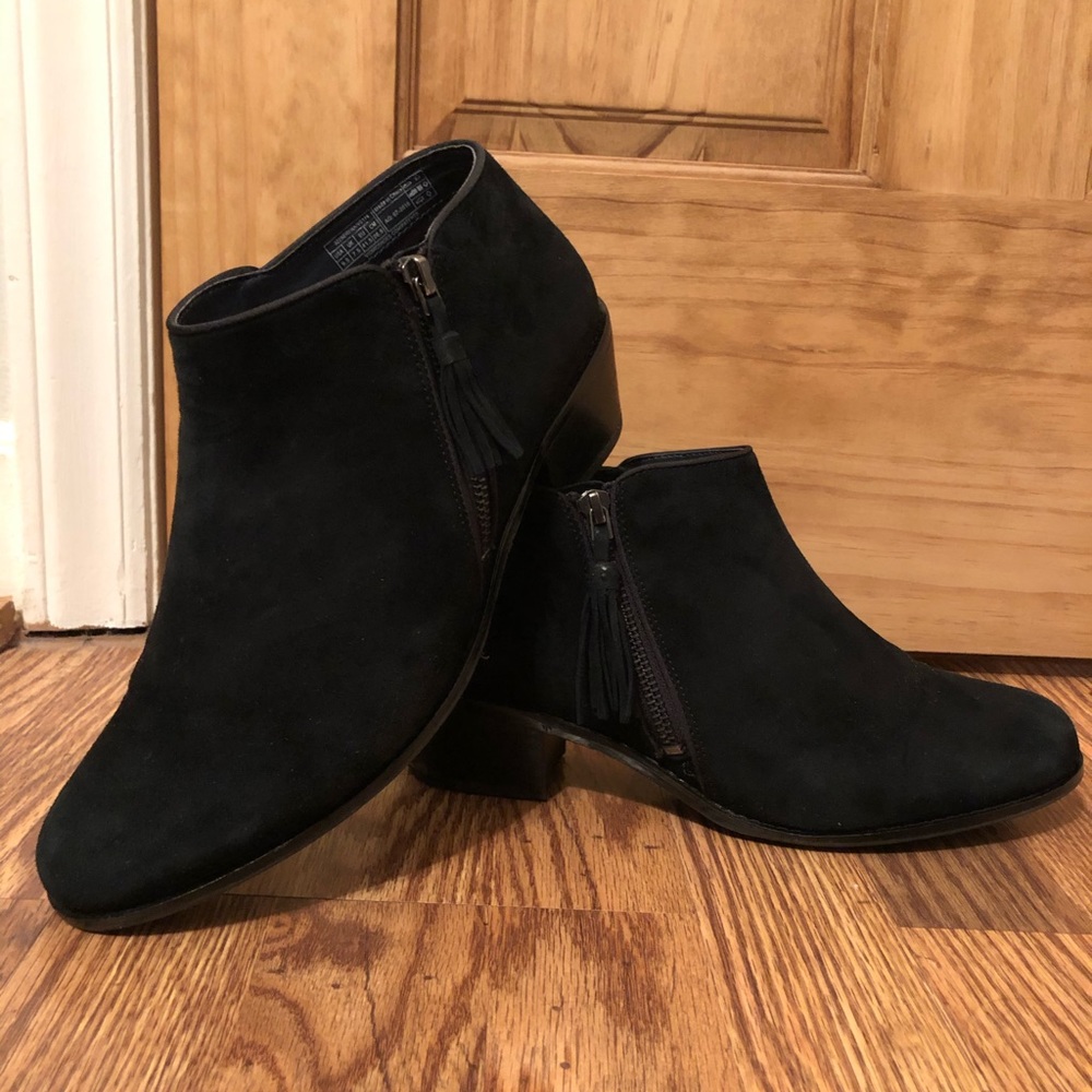 Vionic Black Suede Booties!